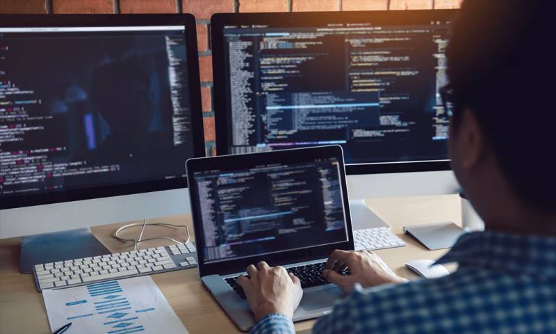 数据科学选型：R与Python如何赋能鹤城区网站建设？